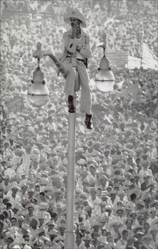 El Quijote de la farola, La Habana (The Quixote of the Lamp, Havana)  by Alberto        Díaz Gutiérrez (Korda)